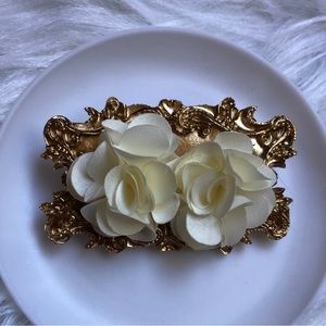 Beige/cream floral stud earrings with vintage style display